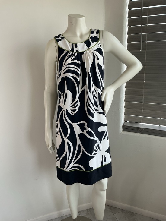 Ann Taylor Dresses & Skirts - Ann Taylor Black & White Floral Sleeveless Shift Dress elegant lightweight 8